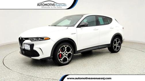 Milano White 2024 Alfa Romeo Tonale Veloce EAWD