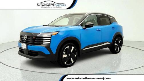 Arctic Ice Blue Metallic/Super Black 2025 Nissan Kicks SR