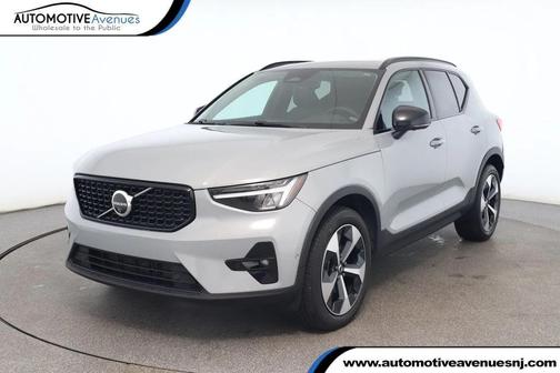 2024 Volvo XC40 B5 Plus Dark Theme