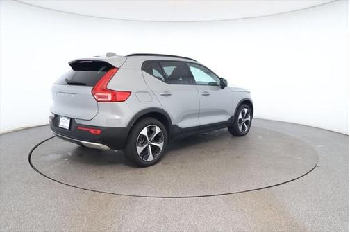 2024 Volvo XC40 B5 Plus Dark Theme