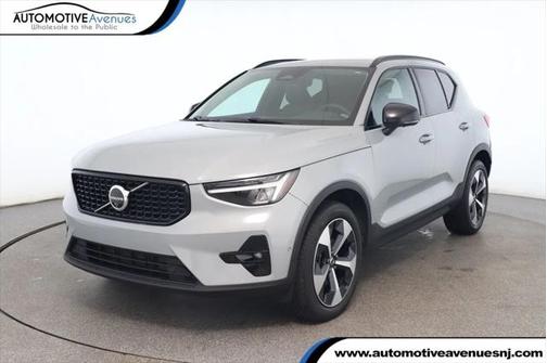 2024 Volvo XC40 B5 Plus Dark Theme