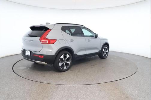 2024 Volvo XC40 B5 Plus Dark Theme