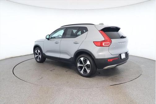 2024 Volvo XC40 B5 Plus Dark Theme