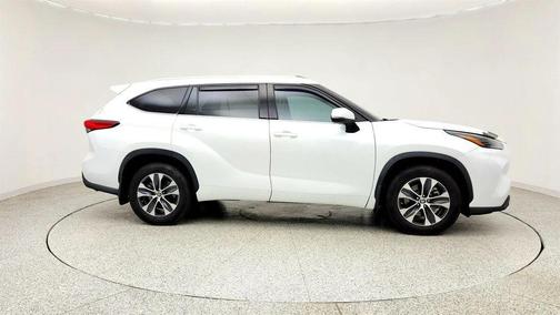Wind Chill Pearl 2022 Toyota Highlander XLE