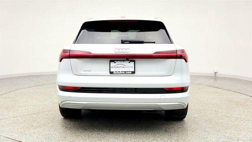 Glacier White Metallic 2019 Audi e-tron Premium Plus