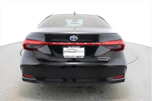 2022 Toyota Avalon Hybrid Limited