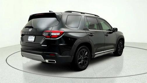 Crystal Black Pearl 2025 Honda Pilot Touring 8-Passenger