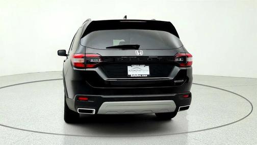 Crystal Black Pearl 2025 Honda Pilot Touring 8-Passenger