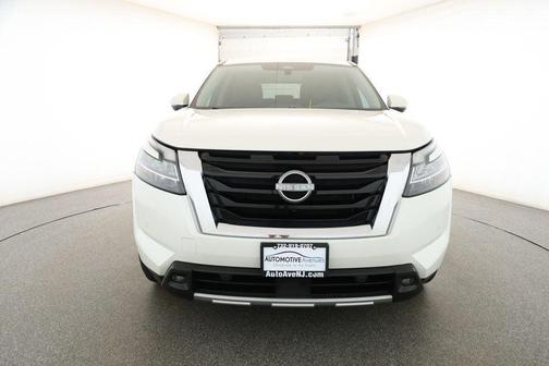 2023 Nissan Pathfinder SL 4WD