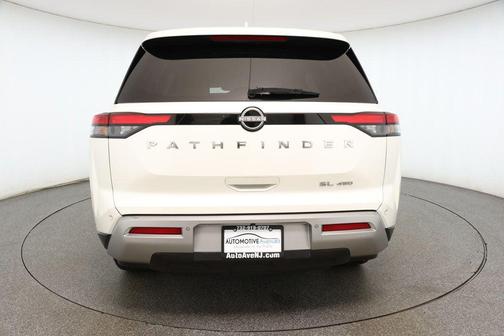 2023 Nissan Pathfinder SL 4WD