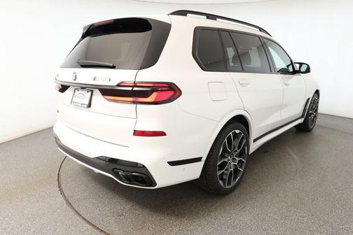 2024 BMW X7 M60i