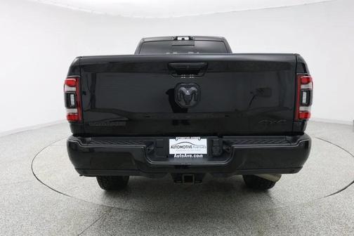 2024 RAM 3500 Laramie Crew Cab 4x4 8' Box