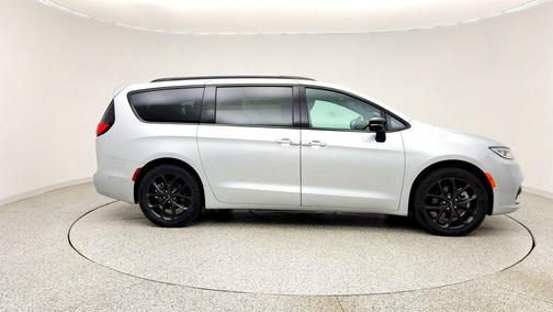 Silver Mist Clearcoat 2024 Chrysler Pacifica Touring L