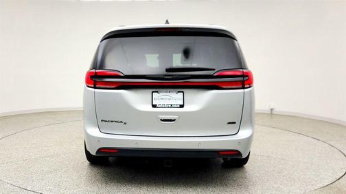 Silver Mist Clearcoat 2024 Chrysler Pacifica Touring L