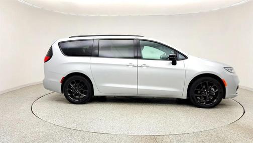 Silver Mist Clearcoat 2024 Chrysler Pacifica Touring L