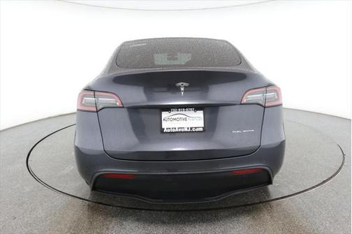 2022 Tesla Model Y Long Range Dual Motor All-Wheel Drive