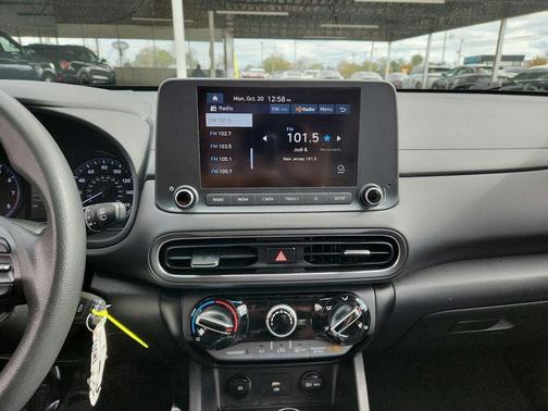 2022 Hyundai KONA SE
