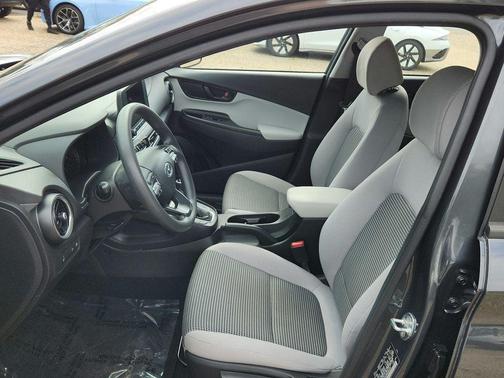 2022 Hyundai KONA SE