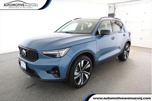 2024 Volvo XC40 B5 Plus Dark Theme