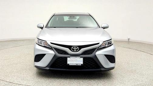 Celestial Silver Metallic 2018 Toyota Camry SE