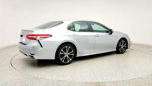 Celestial Silver Metallic 2018 Toyota Camry SE