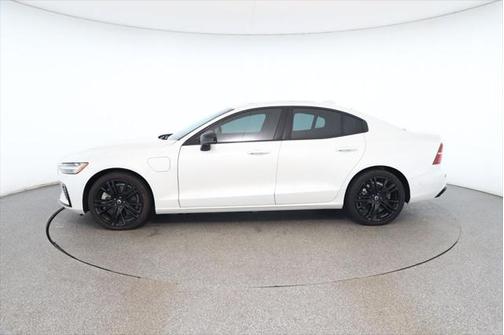 2024 Volvo S60 Recharge Plug-In Hybrid T8 Plus Black Edition