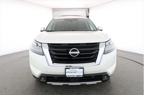 2022 Nissan Pathfinder Platinum 2WD