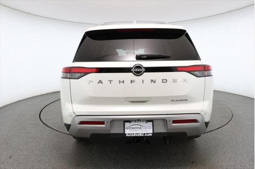 2022 Nissan Pathfinder Platinum 2WD