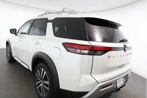 2022 Nissan Pathfinder Platinum 2WD