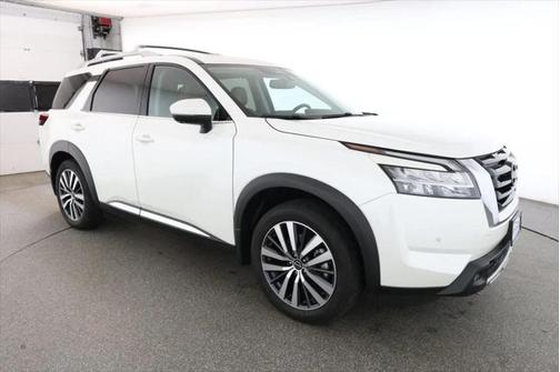 2022 Nissan Pathfinder Platinum 2WD