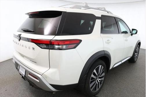 2022 Nissan Pathfinder Platinum 2WD