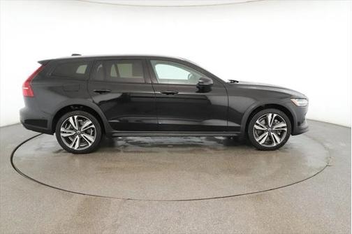 2024 Volvo V60 Cross Country B5 Plus