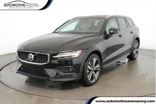 2024 Volvo V60 Cross Country B5 Plus
