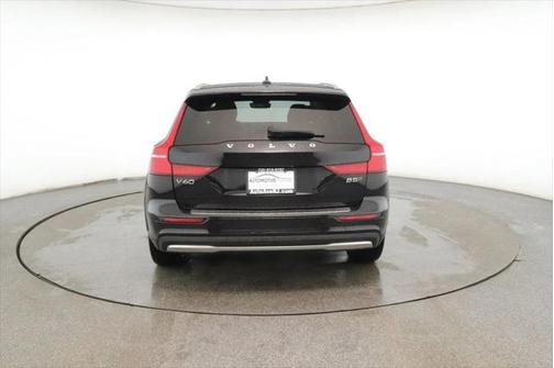 2024 Volvo V60 Cross Country B5 Plus