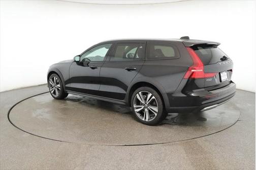 2024 Volvo V60 Cross Country B5 Plus