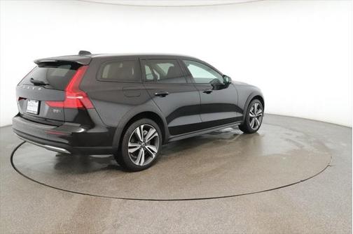 2024 Volvo V60 Cross Country B5 Plus