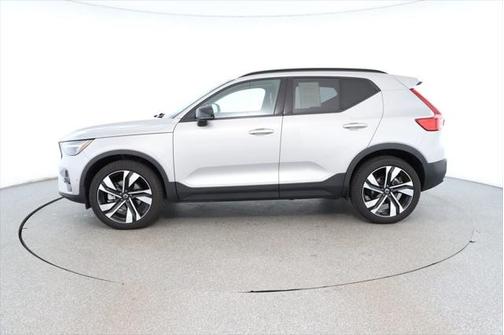 2024 Volvo XC40 B5 Plus Dark Theme