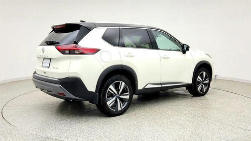 Pearl White Tricoat/Super Black 2023 Nissan Rogue SL
