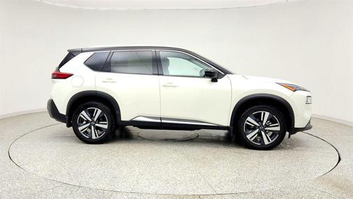 Pearl White Tricoat/Super Black 2023 Nissan Rogue SL