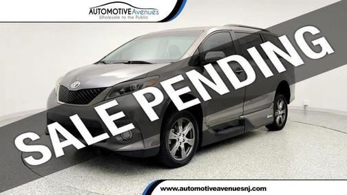Predawn Gray Mica 2017 Toyota Sienna SE Premium