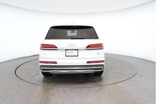 2023 Audi Q7 45 Premium Plus