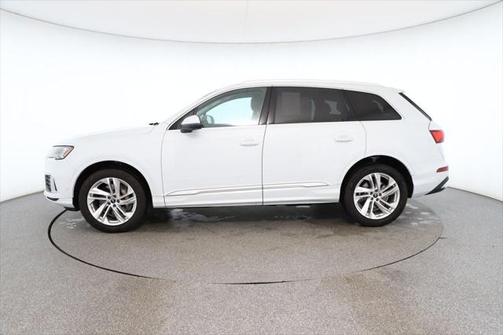 2023 Audi Q7 45 Premium Plus