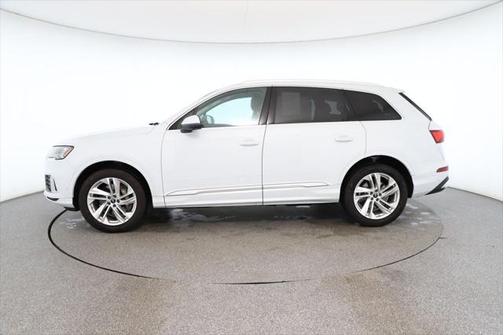 2023 Audi Q7 45 Premium Plus