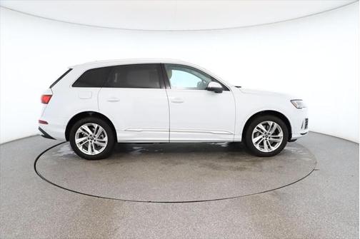 2023 Audi Q7 45 Premium Plus