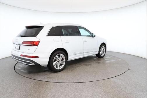 2023 Audi Q7 45 Premium Plus