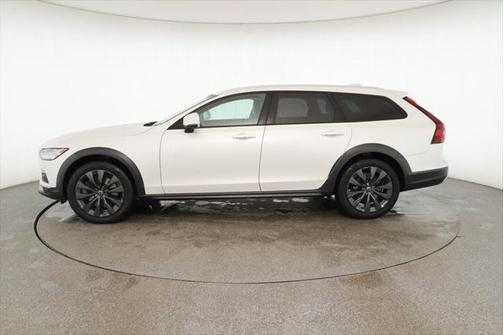 2021 Volvo V90 Cross Country T6