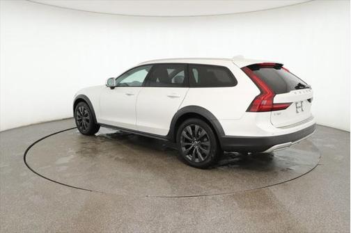 2021 Volvo V90 Cross Country T6