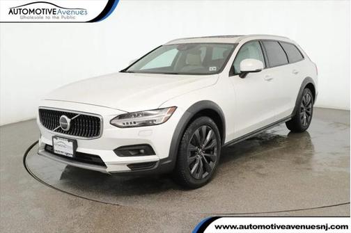 2021 Volvo V90 Cross Country T6
