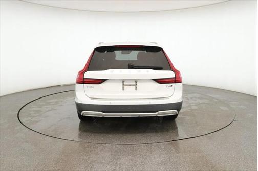 2021 Volvo V90 Cross Country T6