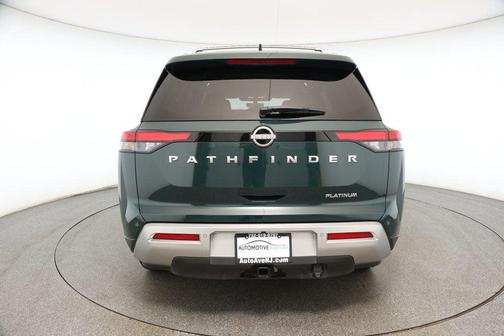 2023 Nissan Pathfinder Platinum FWD